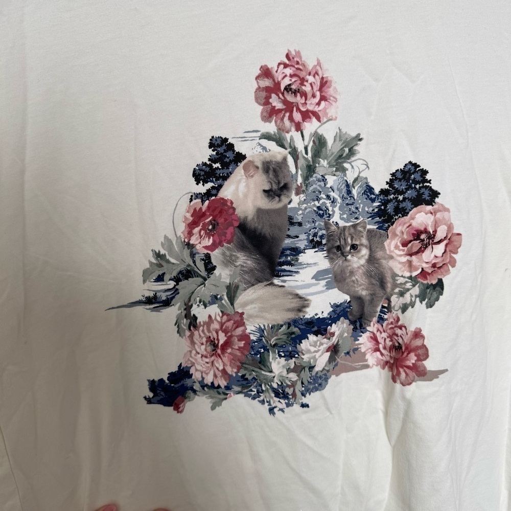 Uniqlo Cat Graphic Tee | Vintage-Inspired Floral Print T-Shirt | White Shirt M - Picture 5 of 7